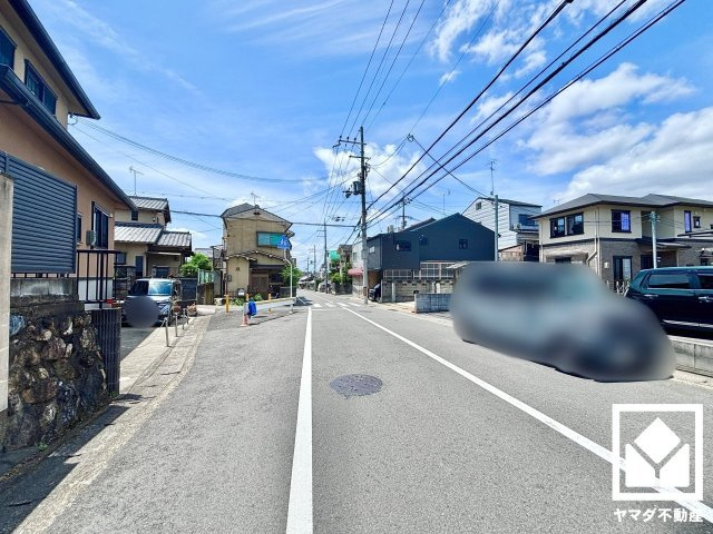 伏見区醍醐南里町　1期　1号棟の前面道路含む現地写真