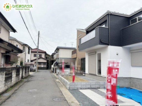 柏市西柏台2期　新築戸建　1号棟の前面道路含む現地写真|1号棟　東側幅員約4.3ｍ・南西側幅員約4.1ｍ
