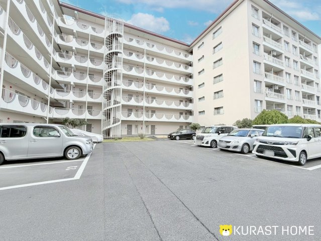 西京極大門ハイツ　3階の駐車場