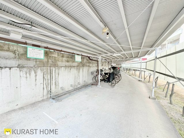 西京極大門ハイツ　3階の駐輪場