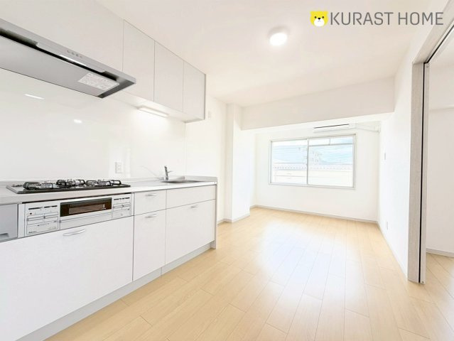 西京極大門ハイツ　3階の居間・リビング