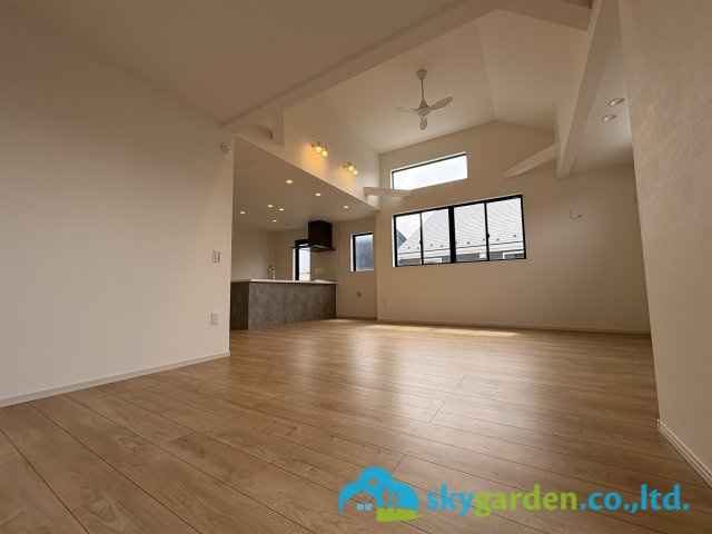 藤沢市羽鳥２期　新築戸建　全2棟1号棟の居間・リビング