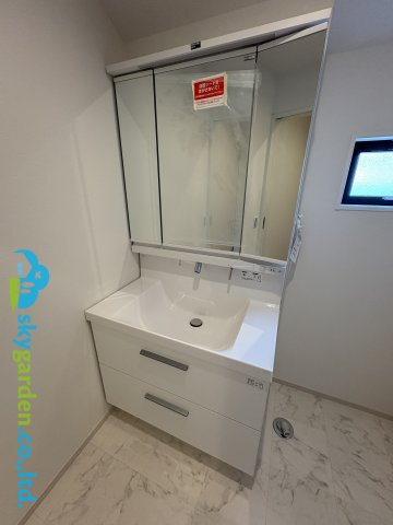 藤沢市羽鳥２期　新築戸建　全2棟1号棟の独立洗面台|独立洗面台、朝の身支度には欠かせません