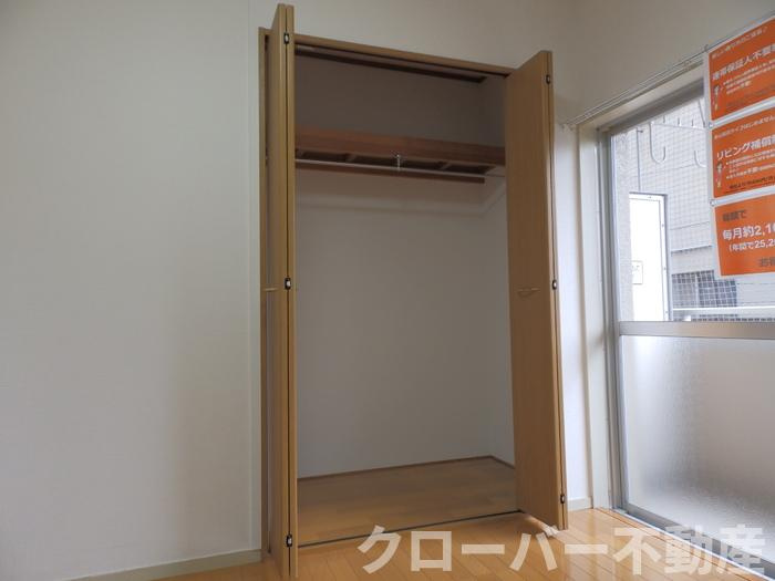 ピュアハイツ生野の収納|クローゼット