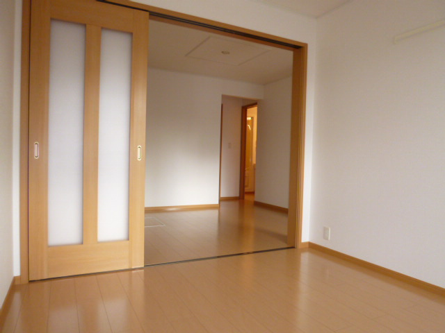 カルム・プロムナードBの居間・リビング|洋室