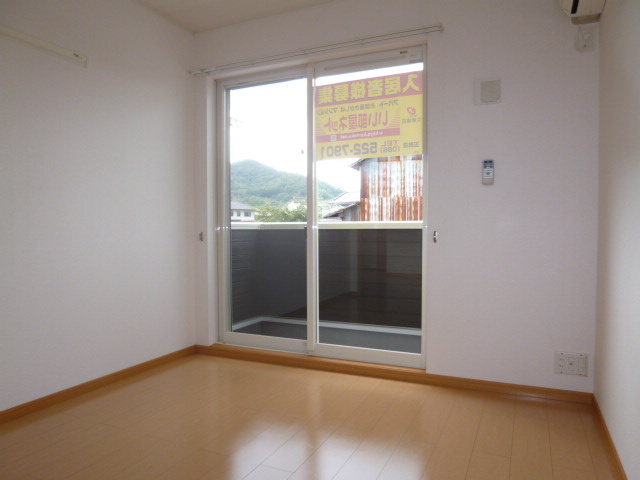 カルム・プロムナードBの居間・リビング|洋室