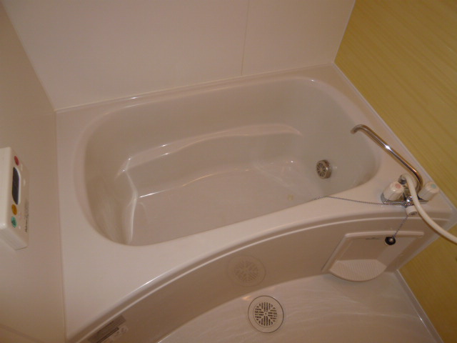 カルム・プロムナードBの浴室|追い焚きバス