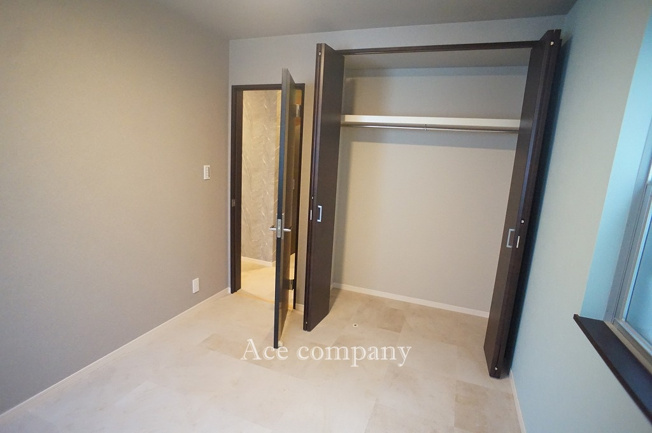 【寝室】 | 東大阪市出雲井本町 | 【1階北側：洋室5.2帖】クローゼット完備♪