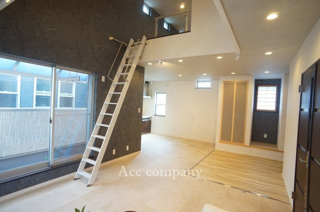 【居間・リビング】 | 東大阪市出雲井本町 | 【2階：LDK広々19.5帖！】オープンロフト付きです♪