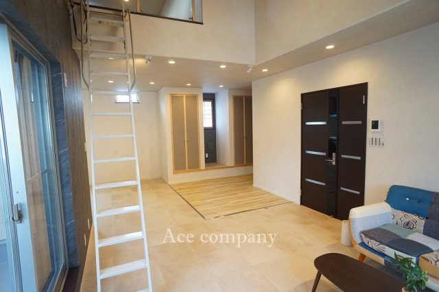 【居間・リビング】 | 東大阪市出雲井本町 | 【2階：LDK広々19.5帖！】クロス全て貼替え、床フロアタイル・CF張替え、ハウスクリーニング済みです☆