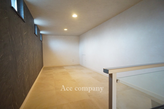 【内装】 | 東大阪市出雲井本町 | リビングのロフト内です♪窓・照明付きです☆