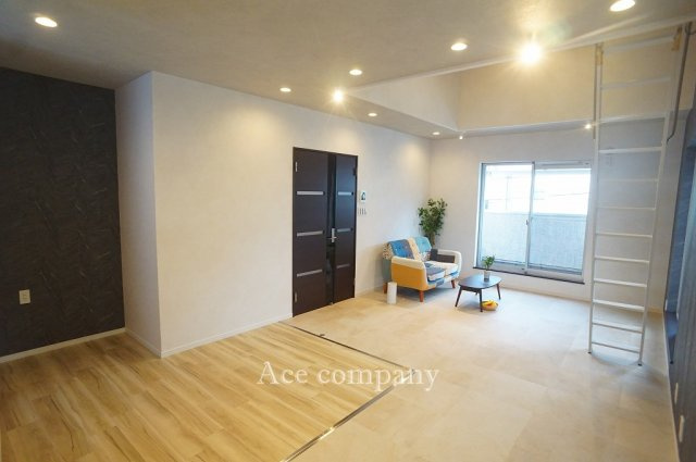 【居間・リビング】 | 東大阪市出雲井本町 | 【2階：LDK広々19.5帖！】ダウンライト新設です☆