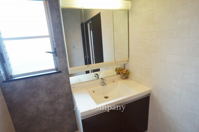 【独立洗面台】 | 東大阪市出雲井本町 | 2階に水廻り設備集約、家事の動線確保で効率UPです♪