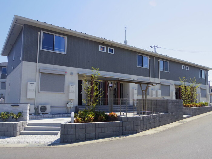 コーポファミーユM・N・O