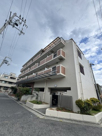 シャロン鷹取東の外観