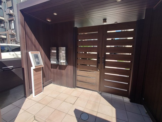 マハロ(Mahalo)のエントランス