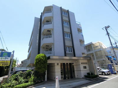 【外観】 | ダイナシティ中野新井薬師 | 鉄筋コンクリート造のがっちりとした建物。
