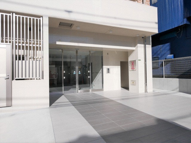 大阪市北区長柄東３丁目の賃貸マンションのエントランス