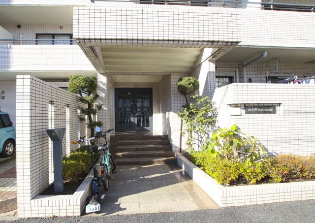 新中野サニーハイツのエントランス