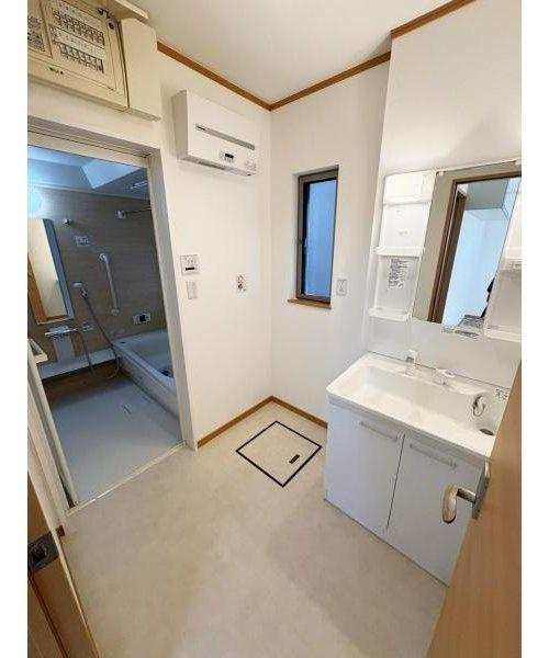 流山市南流山７の洗面所