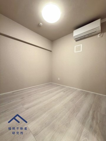 イトーピア大橋マンションの洋室|洋室3.5帖にはPanasonicエオリアのエアコンが先行配管で設置済みです