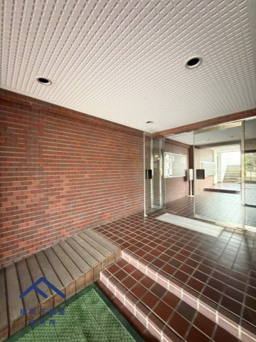 イトーピア大橋マンションのエントランス