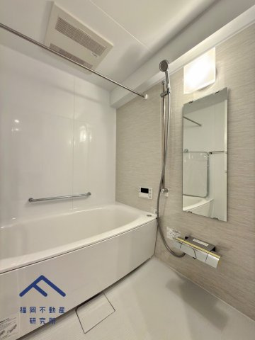 イトーピア大橋マンションの浴室|Panasonic製の浴槽は嬉しい追焚機能付き＆浴室乾燥機付き