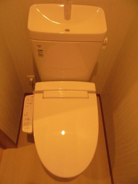 Latte Libroのトイレ|温水洗浄便座付き♪