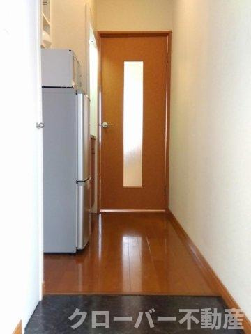 レオパレスフリューゲルⅡの玄関