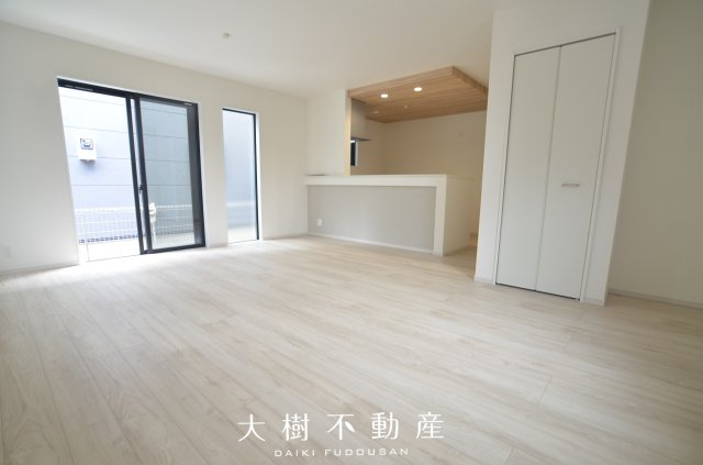 【居間・リビング】 | 座間市立野台３丁目 新築戸建て 全3棟【仲介手数料無料】