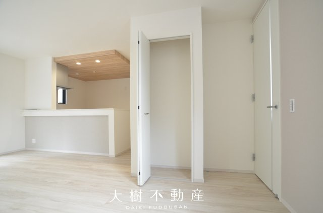 【居間・リビング】 | 座間市立野台３丁目 新築戸建て 全3棟【仲介手数料無料】 | 【仲介手数料無料でご紹介可能です】大樹不動産