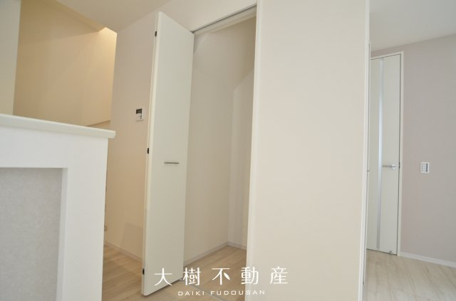 【居間・リビング】 | 座間市立野台３丁目 新築戸建て 全3棟【仲介手数料無料】