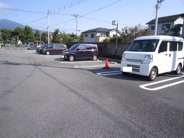 プレミアム　B棟の駐車場