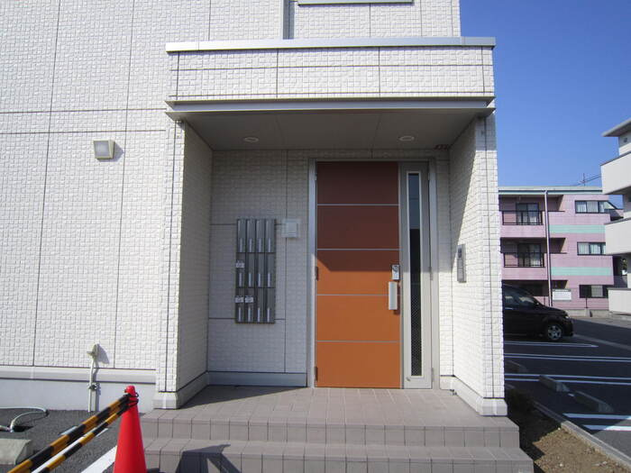 プレミアム　B棟のエントランス