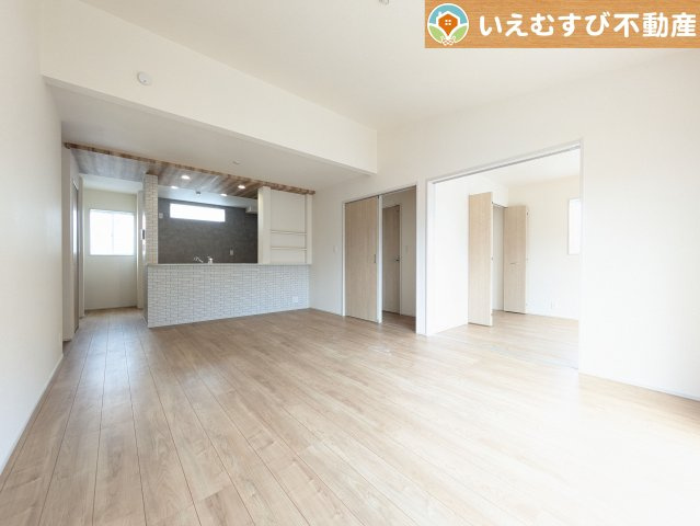 BLOOMING GARDEN　行田市谷郷の居間・リビング