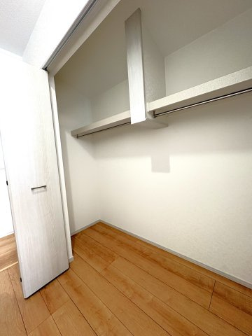 久喜市久喜東１丁目新築戸建の洋室|２階主寝室8.5帖