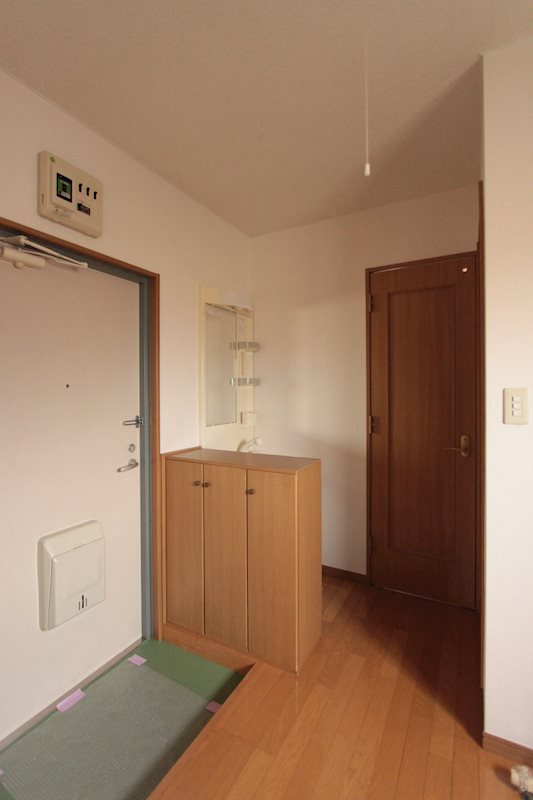 入間郡毛呂山町大字小田谷の賃貸マンションの玄関