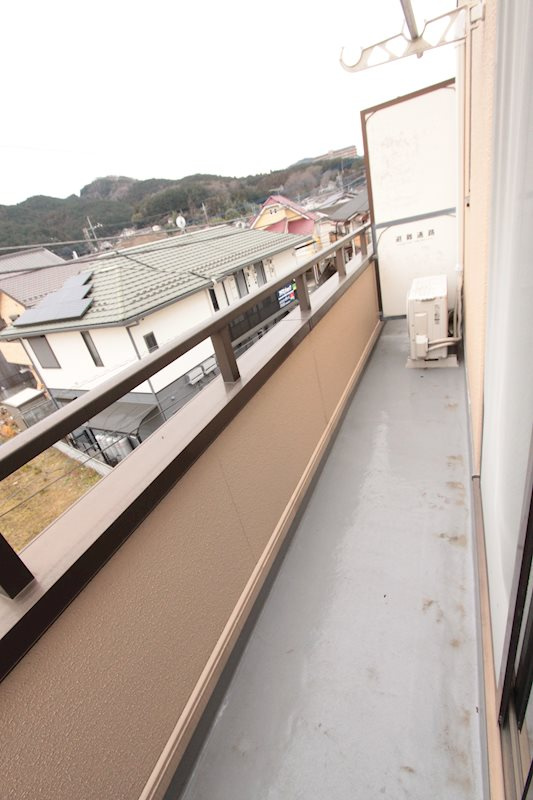 入間郡毛呂山町大字小田谷の賃貸マンションのバルコニー