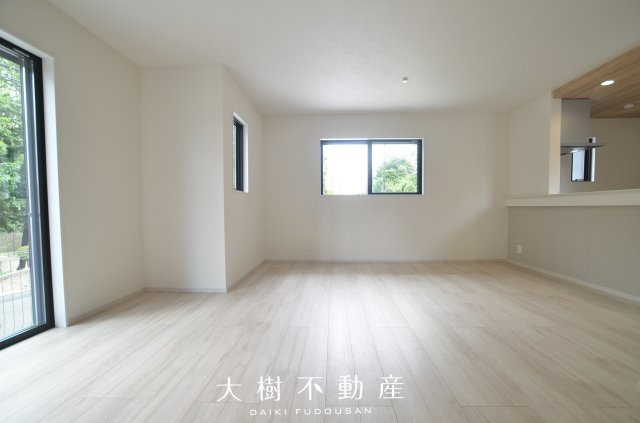 【居間・リビング】 | 座間市立野台３丁目 新築戸建て 全3棟【仲介手数料無料】