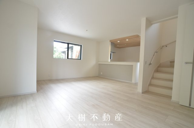 【居間・リビング】 | 座間市立野台３丁目 新築戸建て 全3棟【仲介手数料無料】