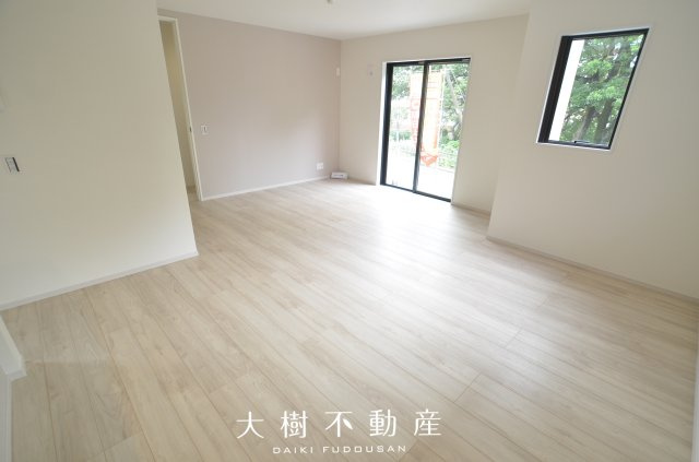 【居間・リビング】 | 座間市立野台３丁目 新築戸建て 全3棟【仲介手数料無料】 | 【仲介手数料無料でご紹介可能です】大樹不動産