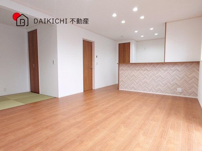 【居間・リビング】 | 鴻巣市小松1丁目　新築戸建　全14棟　5号棟