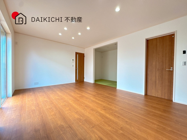【居間・リビング】 | 鴻巣市小松1丁目　新築戸建　全14棟　5号棟