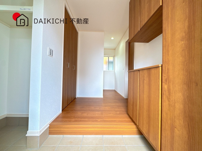 【玄関】 | 鴻巣市小松1丁目　新築戸建　全14棟　5号棟