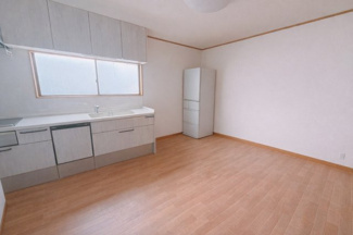 【洋室】 | 寒河江市元町1丁目　中古住宅 | ホームステージングにて室内のものを消しています。
※現況優先