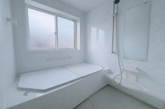 【浴室】 | 寒河江市元町1丁目　中古住宅 | ホームステージングにて室内のものを消しています。
※現況優先