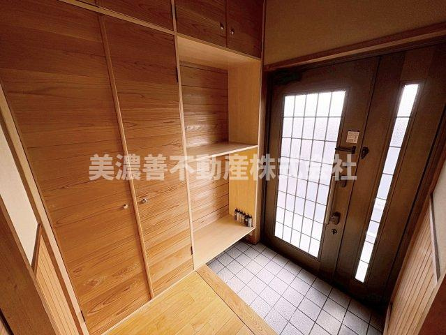 ６６４７５　岐阜市小野２丁目中古戸建ての玄関