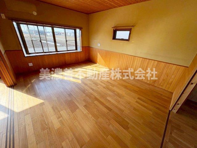 ６６４７５　岐阜市小野２丁目中古戸建の洋室