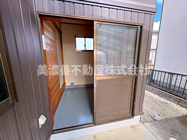 ６６４７５　岐阜市小野２丁目中古戸建の玄関