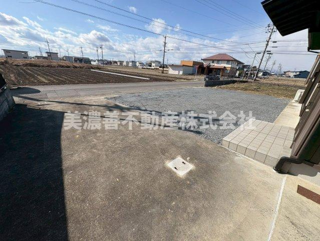 ６６４７５　岐阜市小野２丁目中古戸建ての駐車場